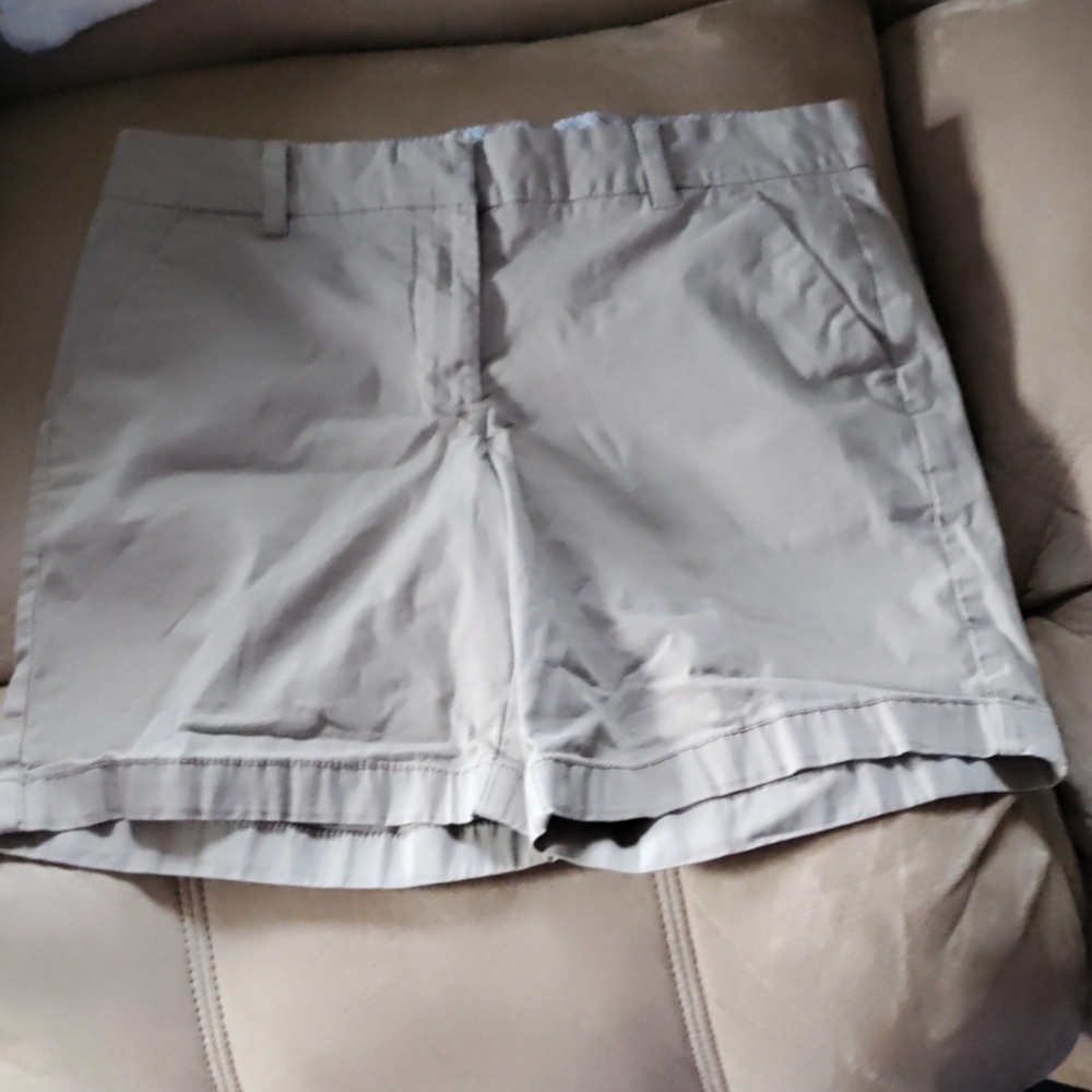 ✨Tommy Hilfiger woman size 8 tan shorts
